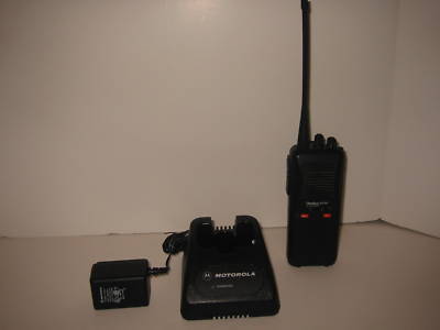 Motorola SP50 uhf 10 frequency portable radio