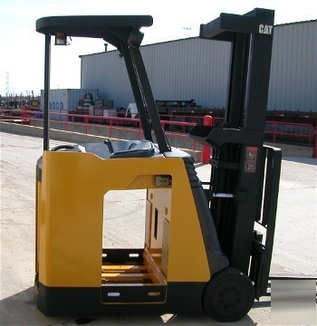 Caterpillar EC15KSC30TF (2004)3000LBS electric forklift
