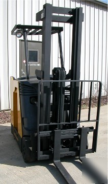 Caterpillar EC15KSC30TF (2004)3000LBS electric forklift
