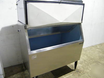 Hoshizaki ice machine cubed IM240DME 240KG output