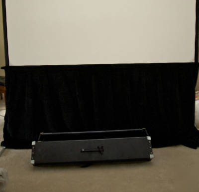 The screen works e-z fold portable projection screen