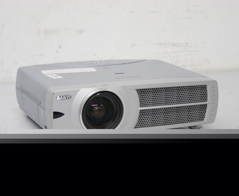 Sanyo plc-XU33 3LCD multimedia projector 1700 ansi 