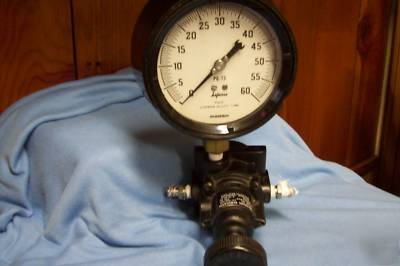 0-60 psi pressure gauge w/ regulator / excellent gear 